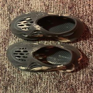 Yeezy foam runners no box.